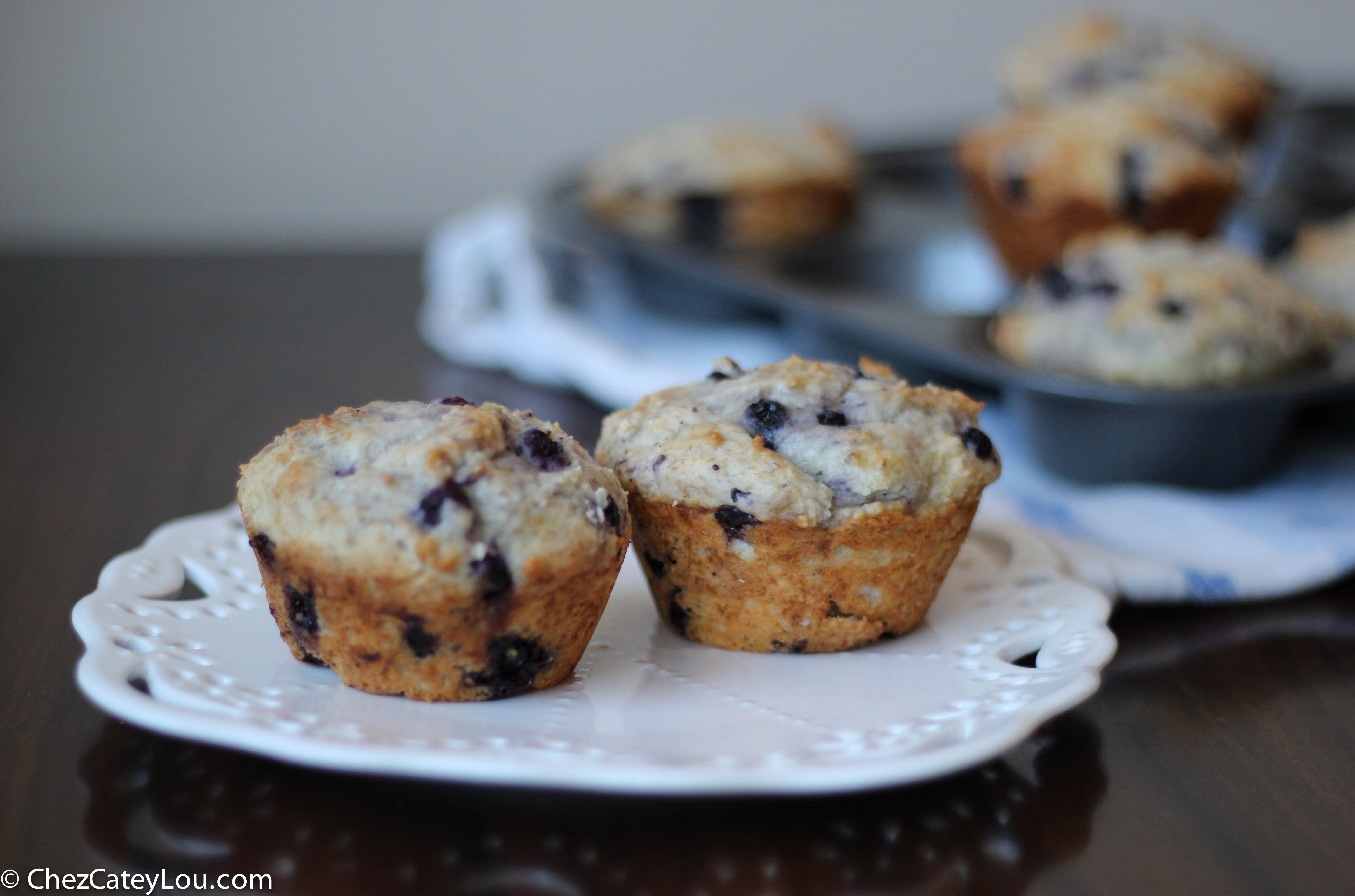 Blueberry Muffins made with Frozen Blueberries | chezcateylou.com