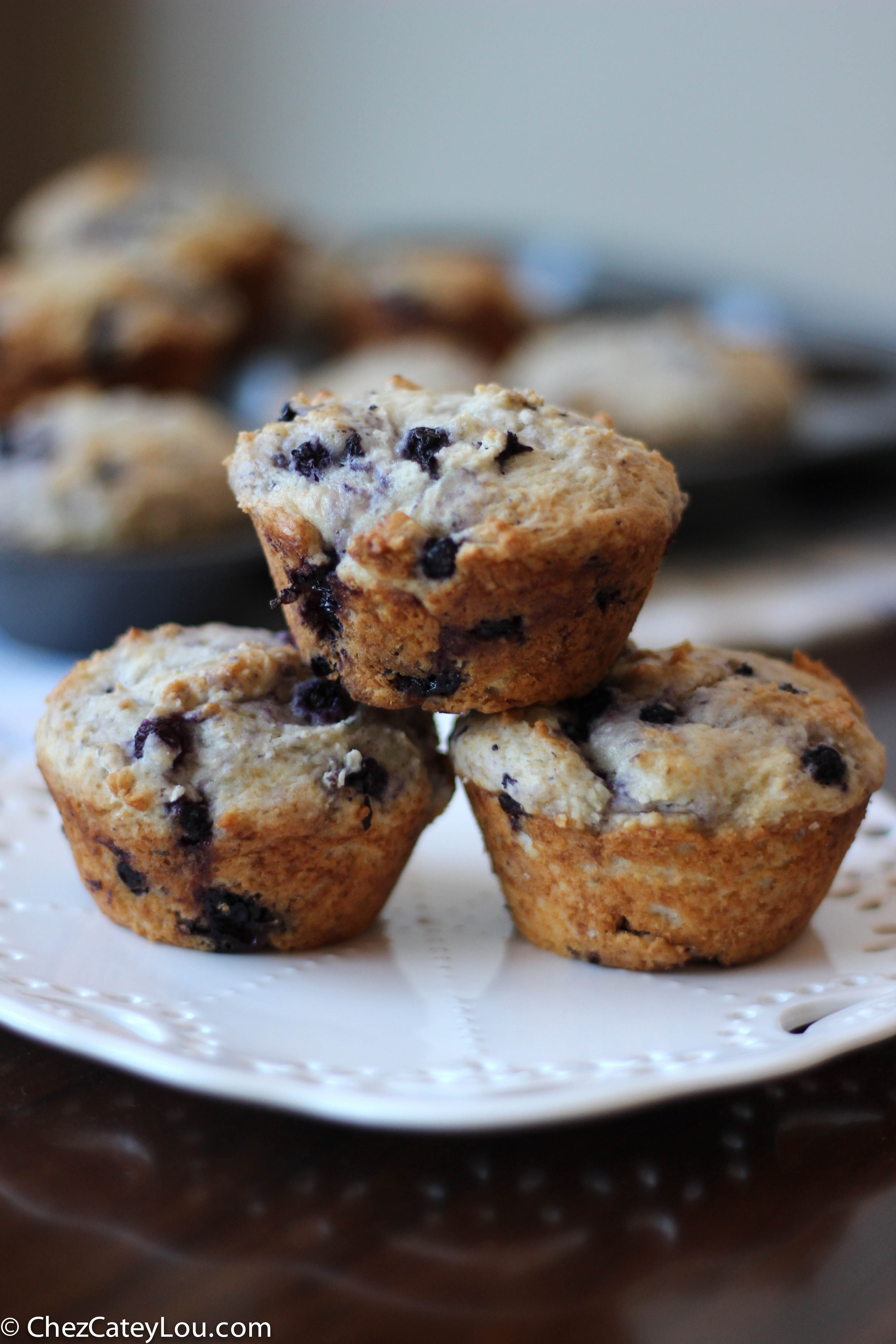 Blueberry Muffins made with Frozen Blueberries | chezcateylou.com