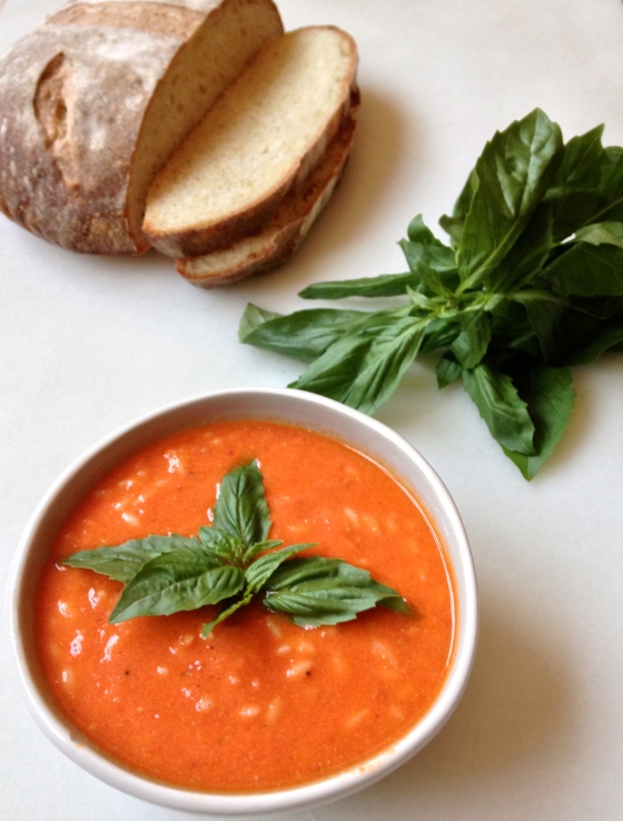Creamy Tomato Orzo Soup | chezcateylou.com